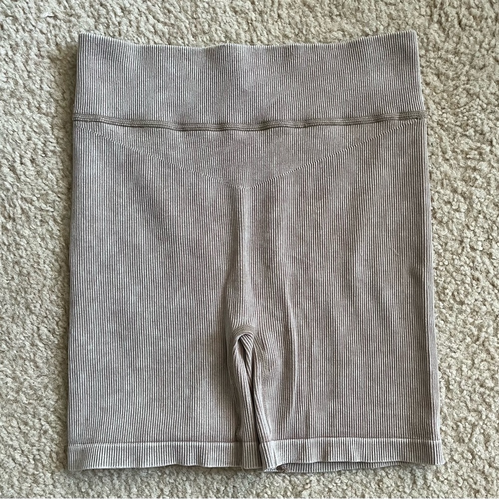 Aura Athletic Stretchy Shorts in Light Brown